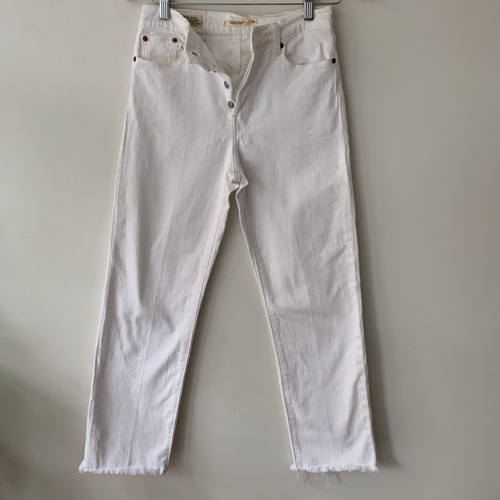White Wedgie Levi’s Cropped